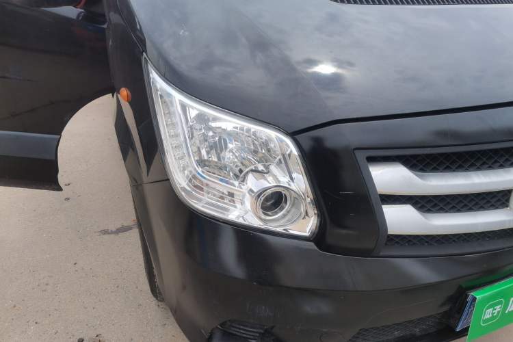 Used Foton Toano 2019 2.5T E7 (5.6 meters) 6-seater 4J25TC3 Right Front Headlight