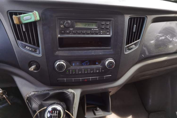 Used Foton Toano 2019 2.5T Extended-Wheelbase Mid-Roof 5-7 Seater 4J25TC3 Audio And AC Panel