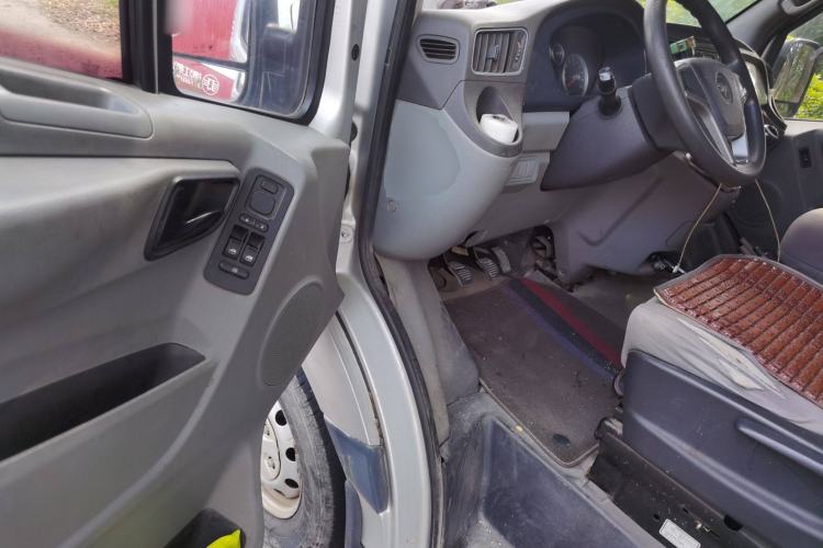 Used Foton Toano 2019 2.5T Extended-Wheelbase Mid-Roof 5-7 Seater 4J25TC3 Driver Seat