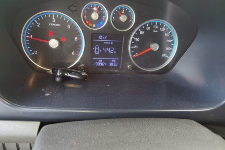 Used Foton Toano 2019 2.5T Extended-Wheelbase Mid-Roof 5-7 Seater 4J25TC3 Odometer Close Up
