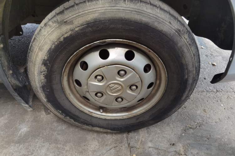 Used Foton Toano 2019 2.5T Extended-Wheelbase Mid-Roof 5-7 Seater 4J25TC3 Right Front Wheel Hub