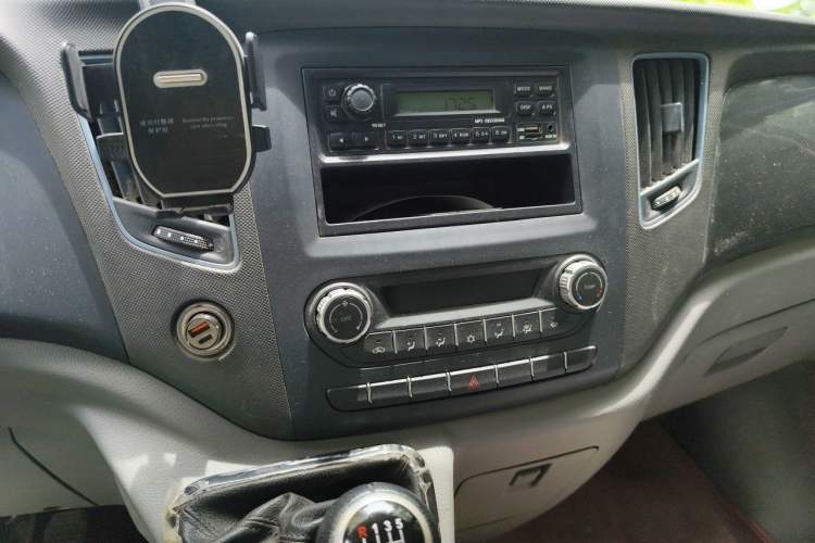 Used Foton Toano 2019 2.5T E Long Wheelbase 7-Seater 4J25TC3 Audio And AC Panel