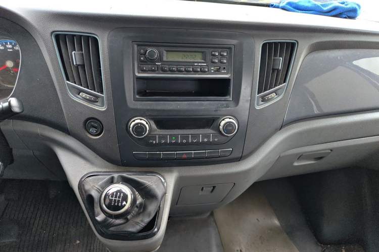 Used Foton Toano 2019 2.5T Multi-Function Long-Wheelbase Mid-Height 5-7 Seater 4J25TC3 Audio And AC Panel