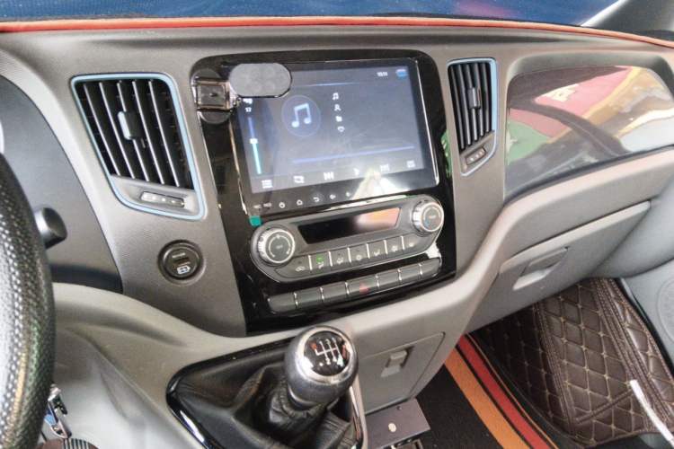 Used Foton Toano 2019 2.5T Business Edition Extended Wheelbase 9-Seater 4J25TC3 Audio And AC Panel