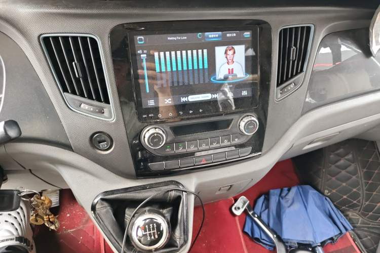 Used Foton Toano 2019 2.5T E7 (5.6 meters) 6-seater 4J25TC3 Audio And AC Panel
