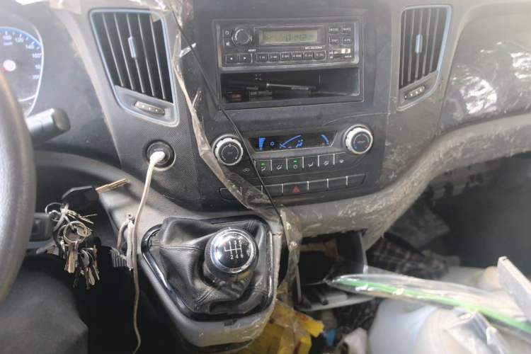 Used Foton Toano 2019 2.5T Multi-Function Long-Wheelbase Mid-Height 5-7 Seater 4J25TC3 Audio And AC Panel