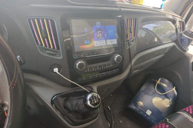 Used Foton Toano 2019 2.5T E5 Short Wheelbase Mid-Roof 5/6-Seater 4J25TC3 Audio And AC Panel