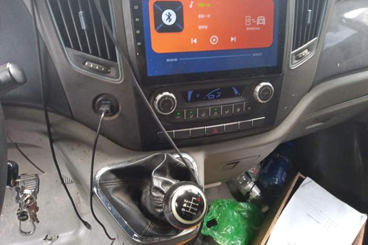 Used Foton Toano 2019 2.5T Extended-Wheelbase Mid-Roof 5-7 Seater 4J25TC3 Audio And AC Panel