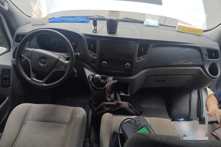 Used Foton Toano 2019 2.5T E7 (5.6 meters) 6-seater 4J25TC3 Center Console