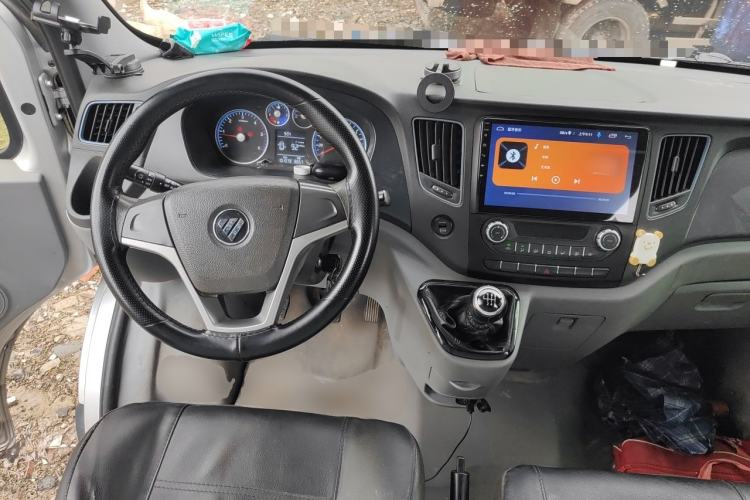 Used Foton Toano 2019 2.5T E7 (5.6 meters) 6-seater 4J25TC3 Center Console