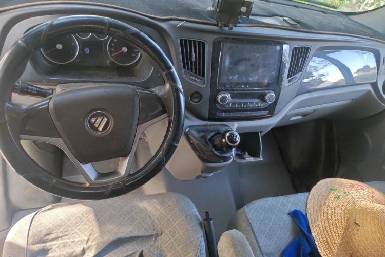 Used Foton Toano 2019 2.5T Multi-Function Long-Wheelbase Mid-Height 5-7 Seater 4J25TC3 Center Console