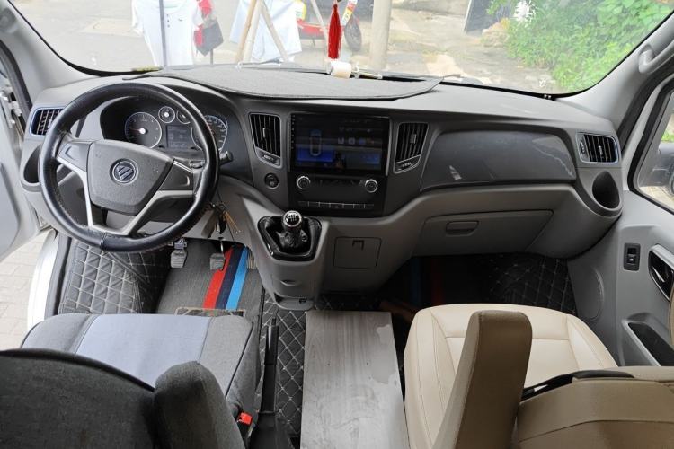 Used Foton Toano 2019 2.5T E7 (5.6 meters) 6-seater 4J25TC3 Center Console