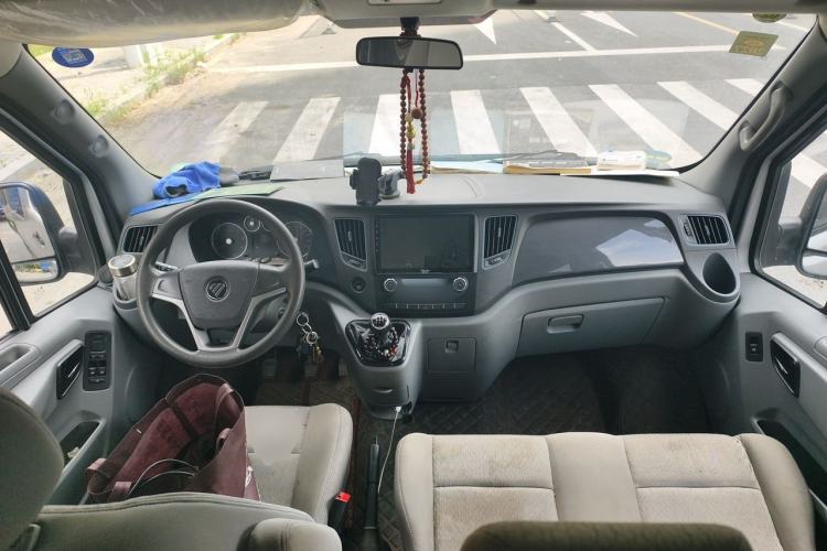 Used Foton Toano 2019 2.5T Multi-Function Short Wheelbase Flat Roof 5-7 Seater 4J25TC3 Center Console