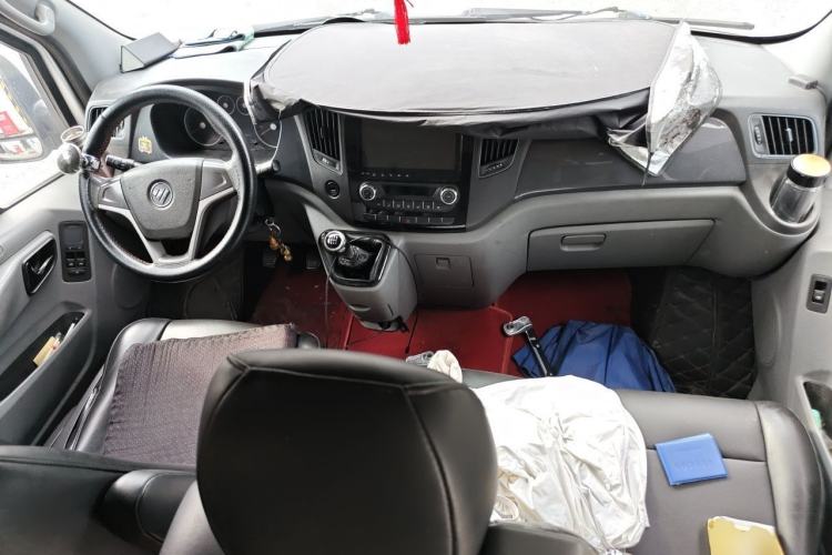 Used Foton Toano 2019 2.5T E7 (5.6 meters) 6-seater 4J25TC3 Center Console