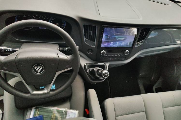 Used Foton Toano 2019 2.5T Flat-Top 5-Seater Open-Window 4J25TC3 Center Console
