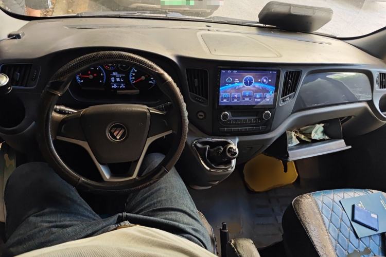 Used Foton Toano 2019 2.5T E Long Wheelbase 7-Seater 4J25TC3 Center Console