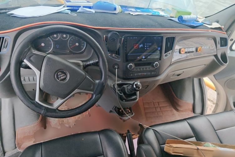 Used Foton Toano 2019 2.5T E Short Wheelbase 5/6-Seater 4J25TC3 Center Console