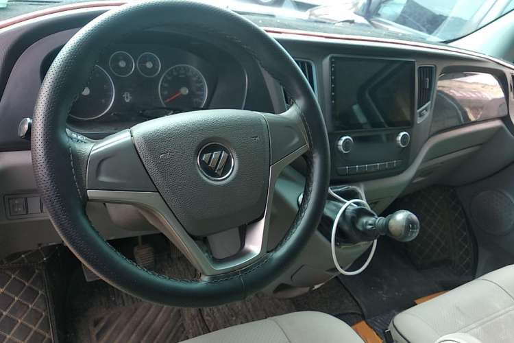 Used Foton Toano 2019 2.5T Multi-Function Short Wheelbase Flat Roof 5-7 Seater 4J25TC3 Center Console