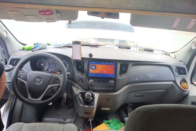 Used Foton Toano 2019 2.5T Extended-Wheelbase Mid-Roof 5-7 Seater 4J25TC3 Center Console