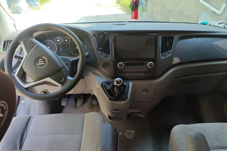 Used Foton Toano 2019 2.5T E Long Wheelbase 7-Seater 4J25TC3 Center Console