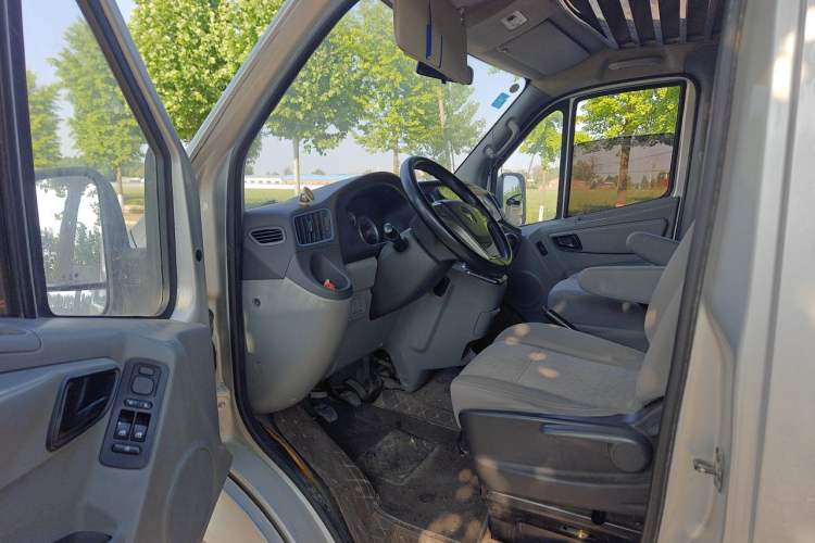 Used Foton Toano 2019 2.5T E Long Wheelbase 7-Seater 4J25TC3 Driver Seat