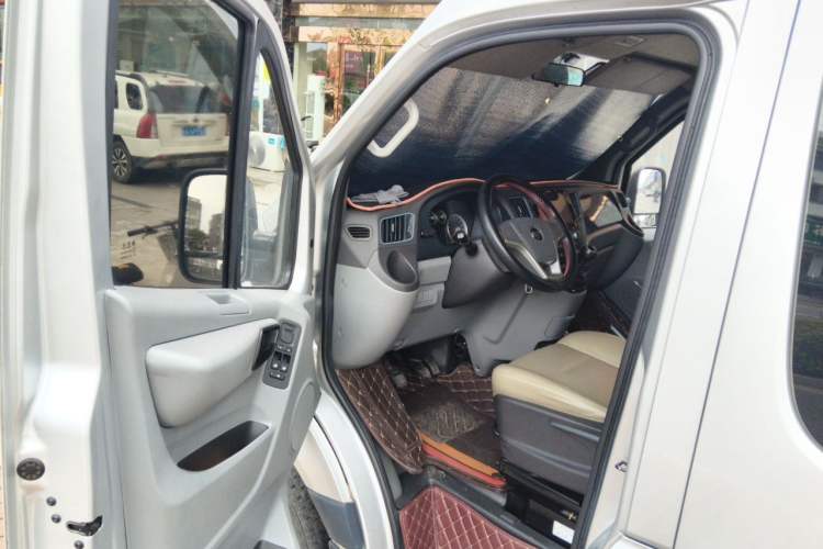 Used Foton Toano 2019 2.5T Business Edition Extended Wheelbase 9-Seater 4J25TC3 Driver Seat