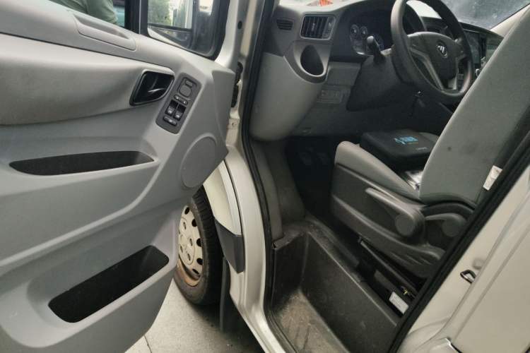 Used Foton Toano 2019 2.5T Flat-Top 5-Seater Open-Window 4J25TC3 Driver Seat