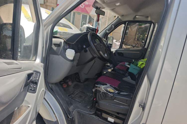 Used Foton Toano 2019 2.5T E5 Short Wheelbase Mid-Roof 5/6-Seater 4J25TC3 Driver Seat