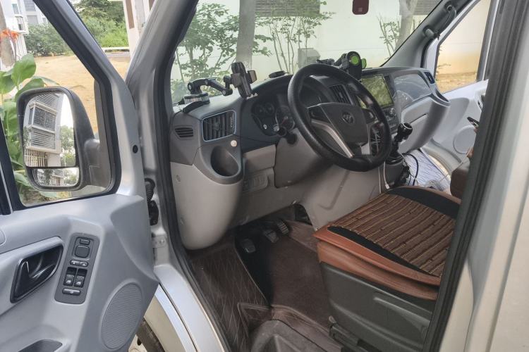 Used Foton Toano 2019 2.5T Multi-Function Long-Wheelbase Mid-Height 5-7 Seater 4J25TC3 Driver Seat