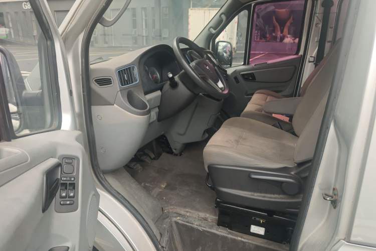 Used Foton Toano 2019 2.5T E Short Wheelbase 5/6-Seater 4J25TC3 Driver Seat