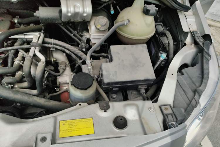 Used Foton Toano 2019 2.5T Flat-Top 5-Seater Open-Window 4J25TC3 Engine Bay Left