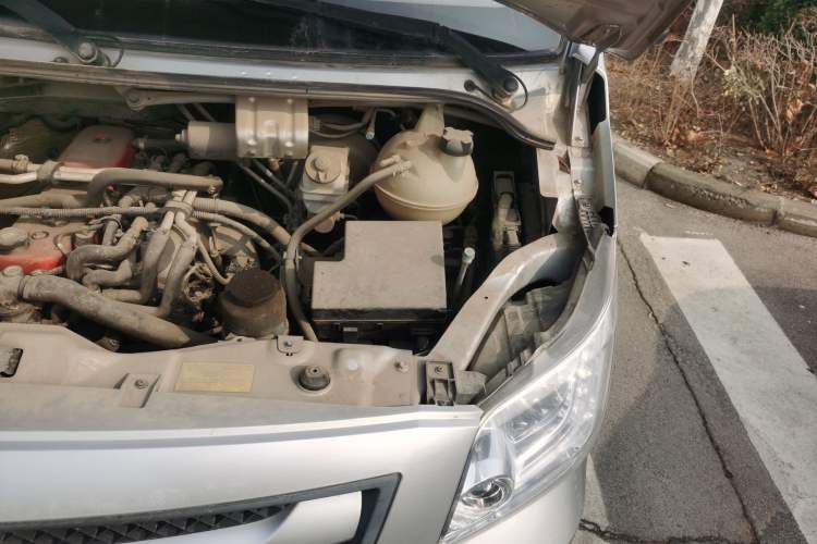 Used Foton Toano 2019 2.5T Flat-Top 5-Seater Open-Window 4J25TC3 Engine Bay Left