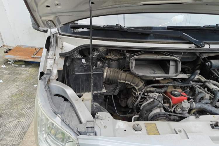 Used Foton Toano 2019 2.5T E7 (5.6 meters) 6-seater 4J25TC3 Engine Bay Right