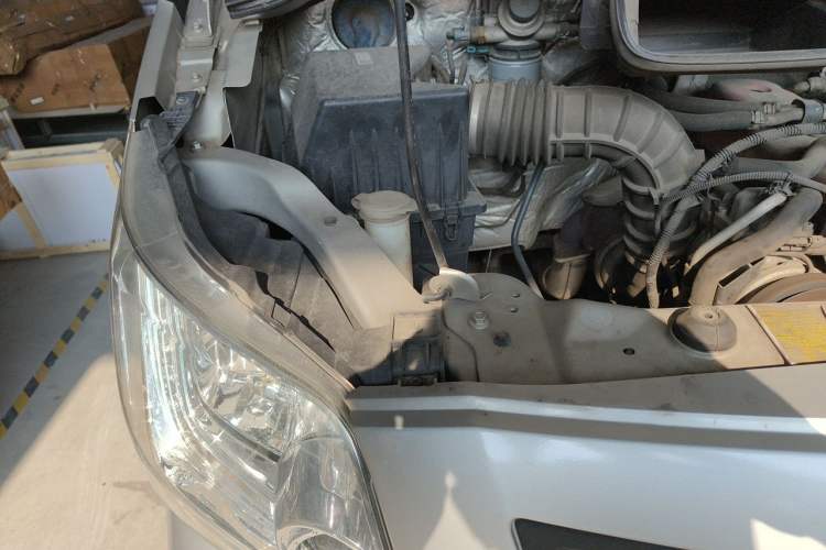 Used Foton Toano 2019 2.5T E Long Wheelbase 7-Seater 4J25TC3 Engine Bay Right