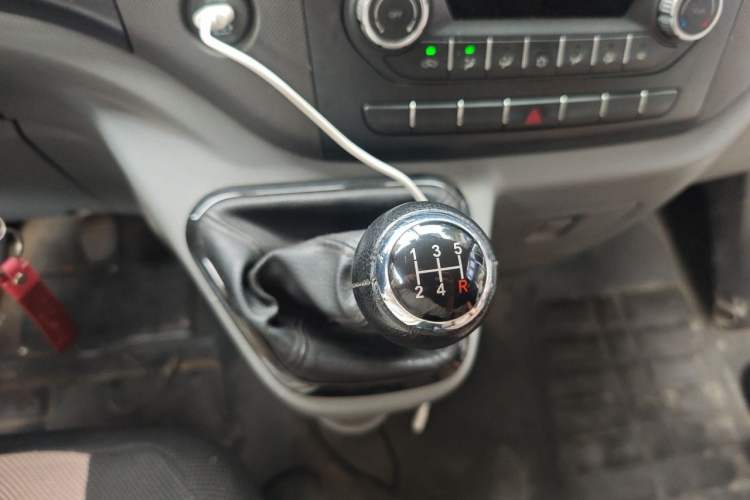 Used Foton Toano 2019 2.5T Flat-Top 5-Seater Open-Window 4J25TC3 Gear Lever