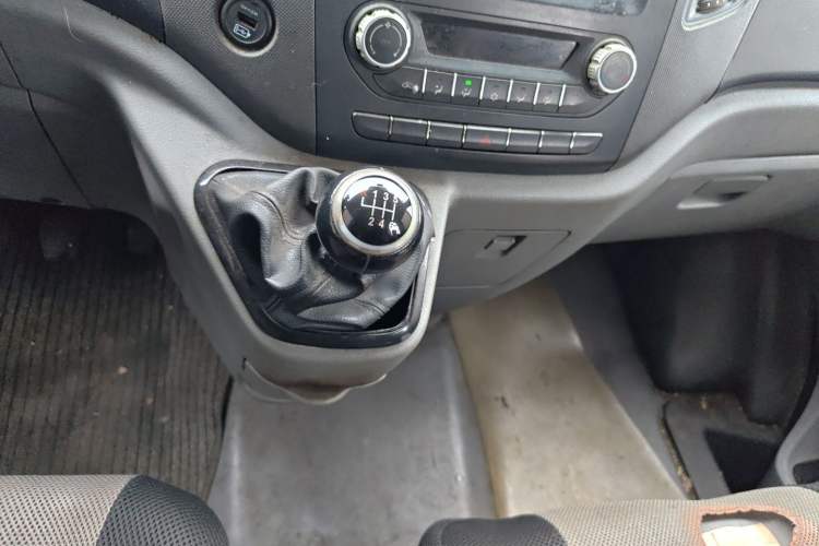 Used Foton Toano 2019 2.5T Multi-Function Long-Wheelbase Mid-Height 5-7 Seater 4J25TC3 Gear Lever