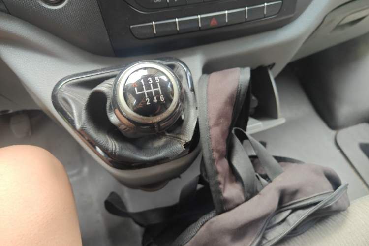 Used Foton Toano 2019 2.5T E7 (5.6 meters) 6-seater 4J25TC3 Gear Lever
