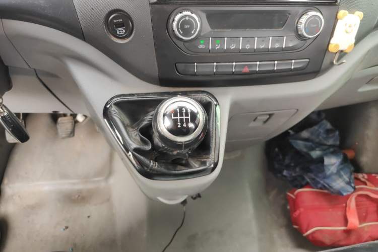 Used Foton Toano 2019 2.5T E7 (5.6 meters) 6-seater 4J25TC3 Gear Lever