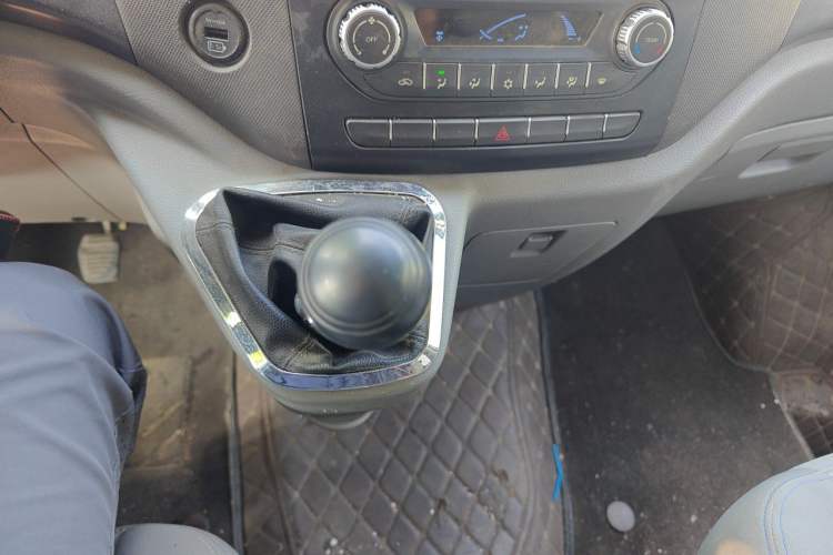 Used Foton Toano 2019 2.5T E Long Wheelbase 7-Seater 4J25TC3 Gear Lever