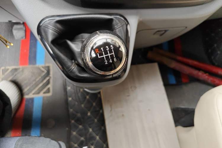 Used Foton Toano 2019 2.5T E7 (5.6 meters) 6-seater 4J25TC3 Gear Lever