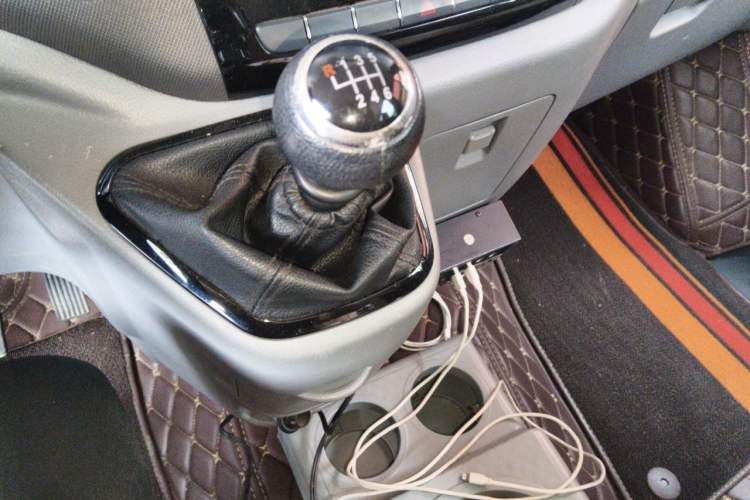 Used Foton Toano 2019 2.5T Business Edition Extended Wheelbase 9-Seater 4J25TC3 Gear Lever