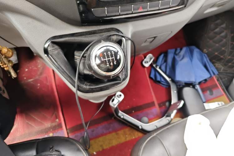 Used Foton Toano 2019 2.5T E7 (5.6 meters) 6-seater 4J25TC3 Gear Lever