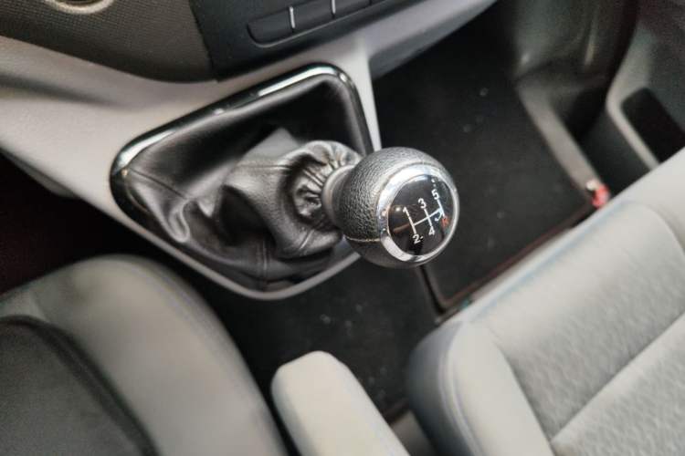 Used Foton Toano 2019 2.5T Flat-Top 5-Seater Open-Window 4J25TC3 Gear Lever