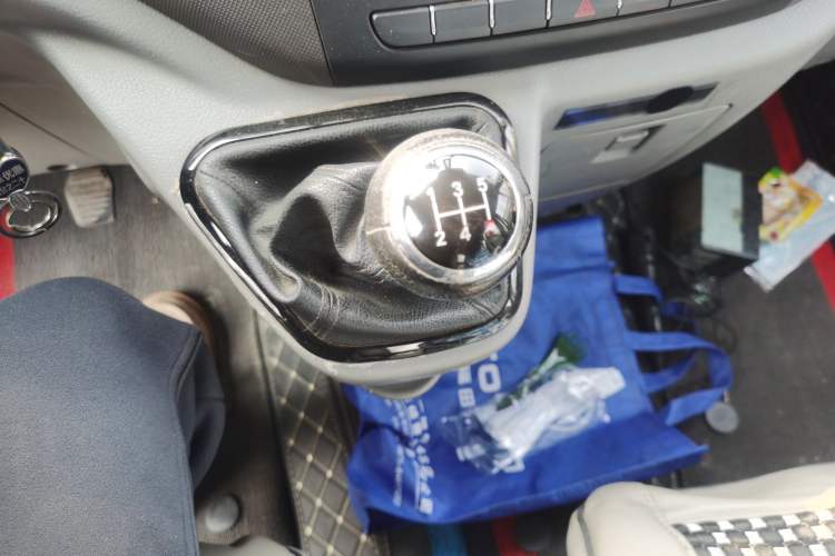 Used Foton Toano 2019 2.5T Flat-Top 5-Seater Open-Window 4J25TC3 Gear Lever