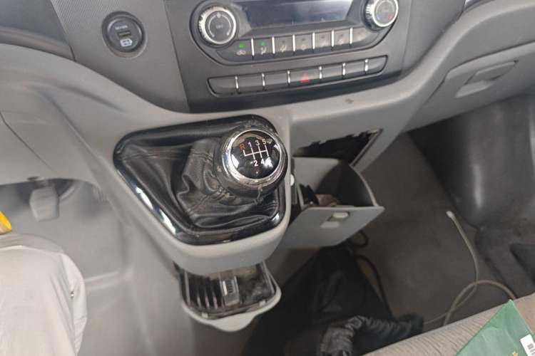 Used Foton Toano 2019 2.5T Multi-Function Long-Wheelbase Mid-Height 5-7 Seater 4J25TC3 Gear Lever