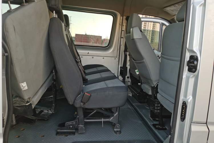 Used Foton Toano 2019 2.5T Flat-Top 5-Seater Open-Window 4J25TC3 Interior 2