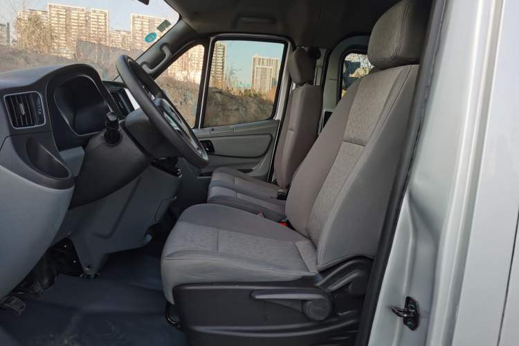 Used Foton Toano 2019 2.5T Flat-Top 5-Seater Open-Window 4J25TC3 Left Front Seat
