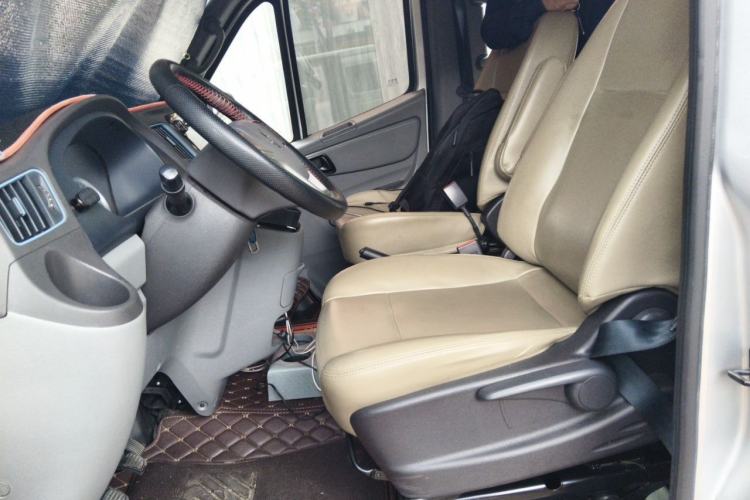 Used Foton Toano 2019 2.5T Business Edition Extended Wheelbase 9-Seater 4J25TC3 Left Front Seat
