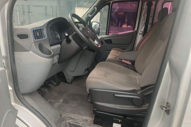 Used Foton Toano 2019 2.5T E Short Wheelbase 5/6-Seater 4J25TC3 Left Front Seat