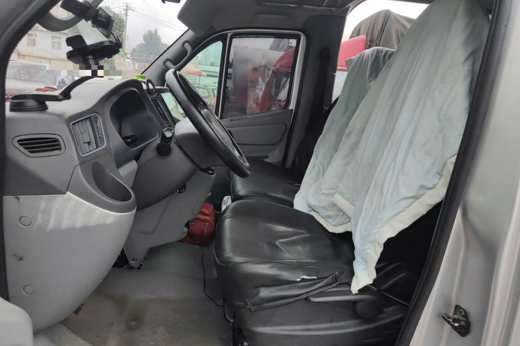 Used Foton Toano 2019 2.5T E7 (5.6 meters) 6-seater 4J25TC3 Left Rear Seat